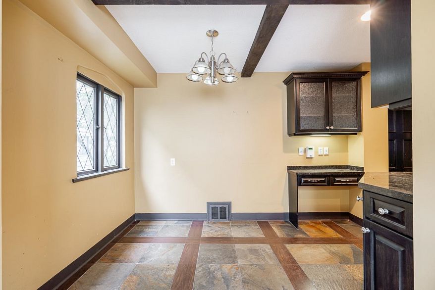 2806 W King Edward Avenue