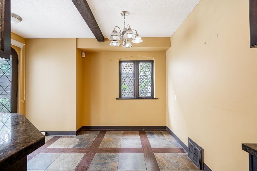 2806 W King Edward Avenue