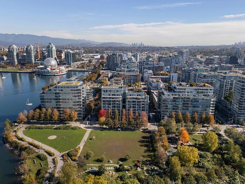 805 1616 Columbia Street