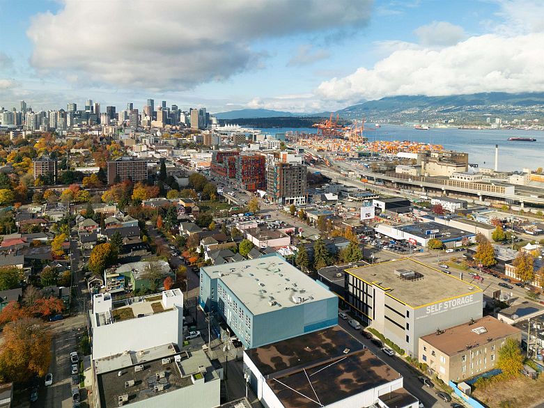 307 1220 E Pender Street