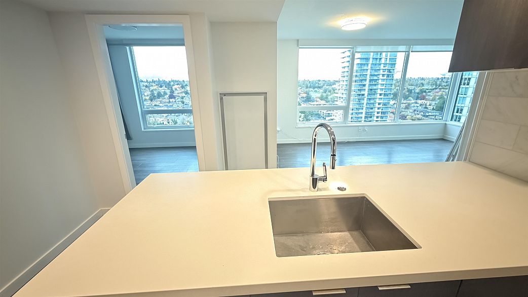 1905 8189 Cambie Street