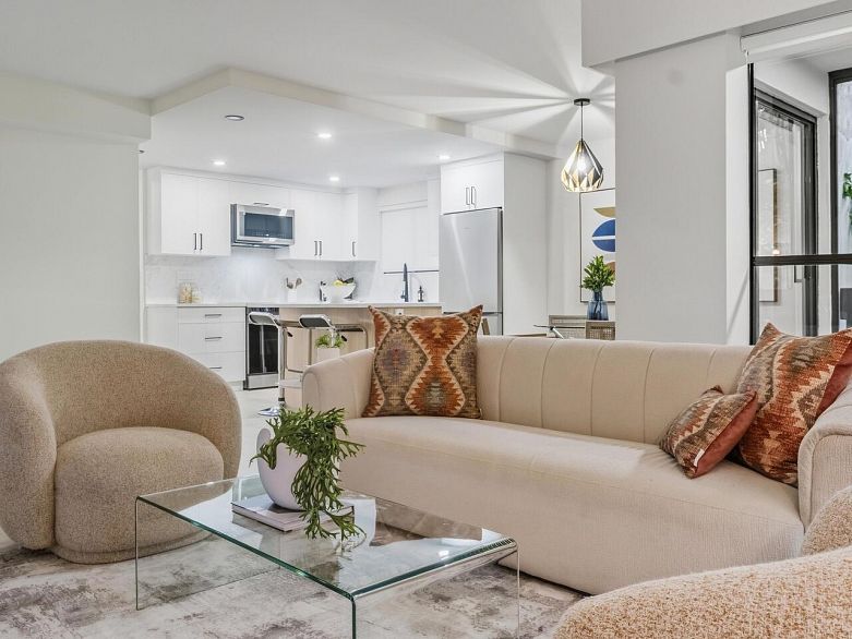 202 1165 Burnaby Street