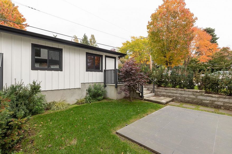 3075 Courtenay Street