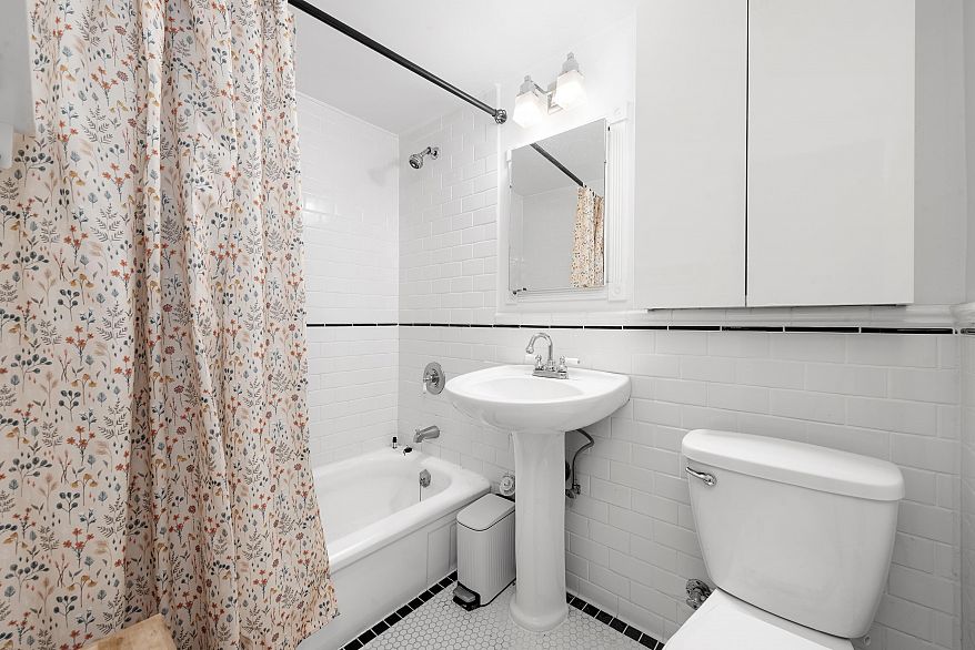 34 1480 Arbutus Street