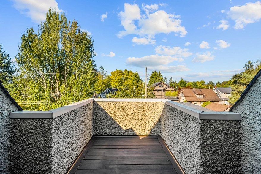 6677 Laburnum Street