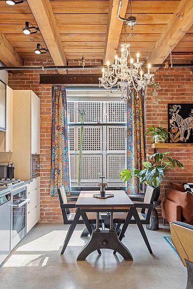 310 55 E Cordova Street