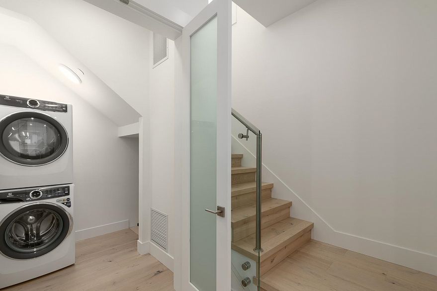 3075 Courtenay Street