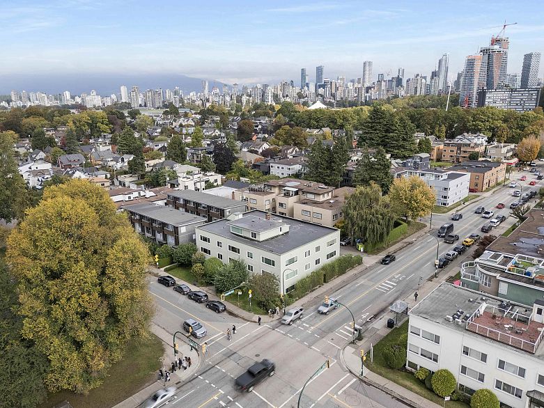 34 1480 Arbutus Street