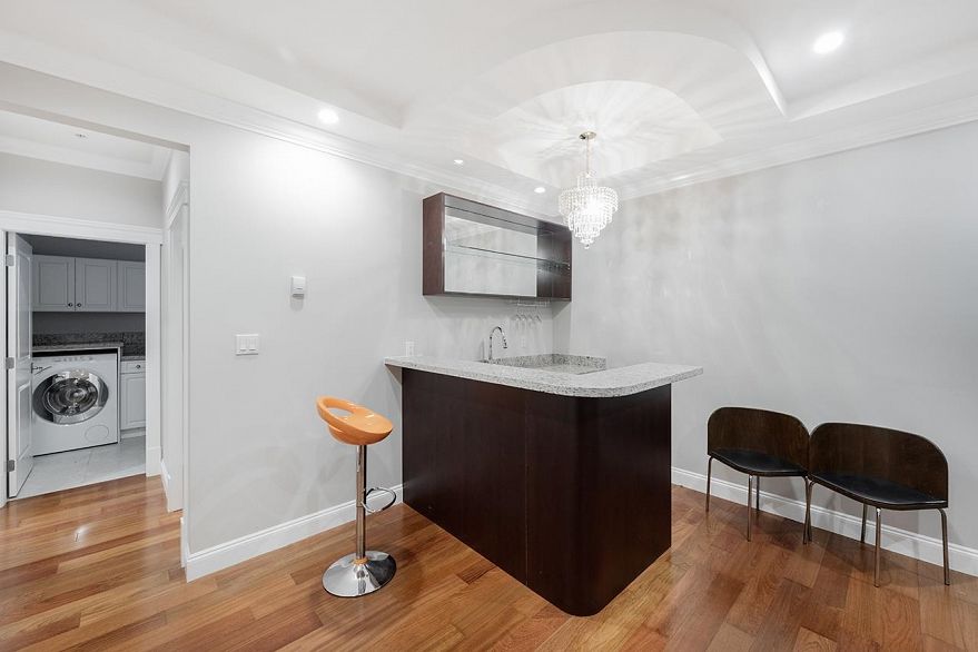 2817 Oliver Crescent