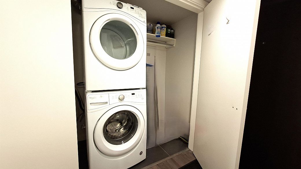 1905 8189 Cambie Street