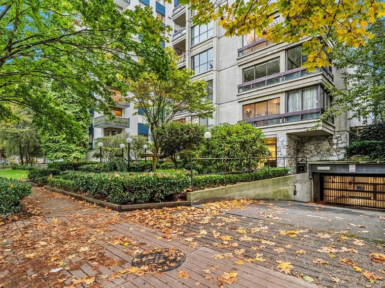 202 1165 Burnaby Street