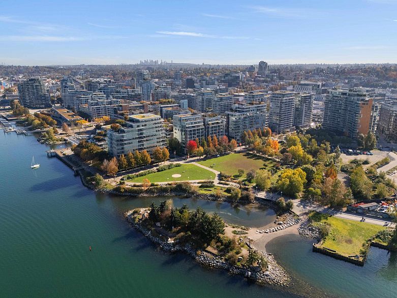 805 1616 Columbia Street