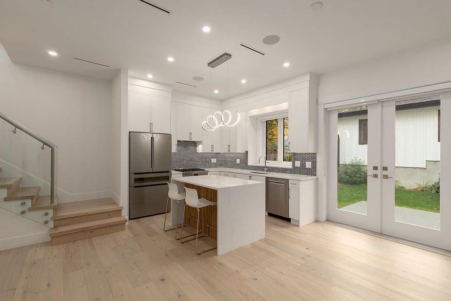 3075 Courtenay Street