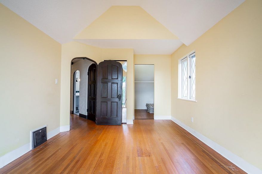 2806 W King Edward Avenue