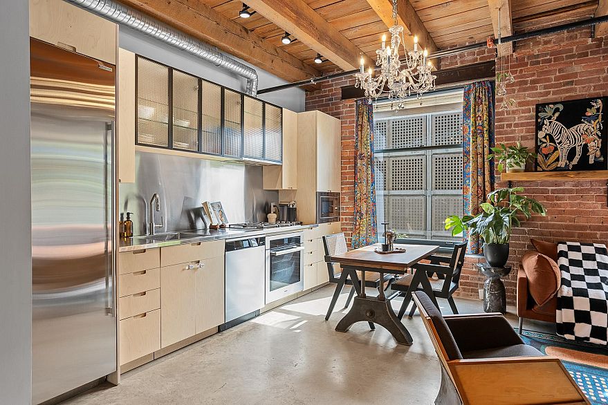 310 55 E Cordova Street