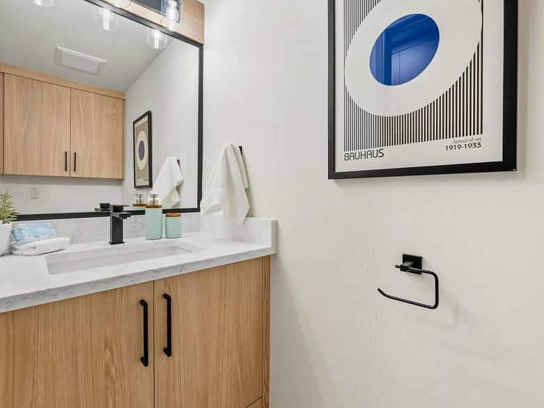 202 1165 Burnaby Street