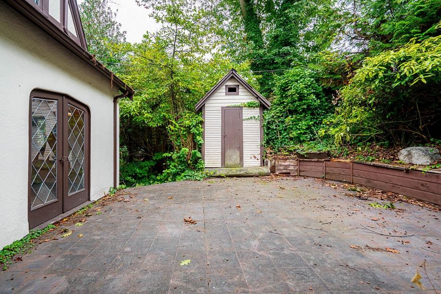 2806 W King Edward Avenue