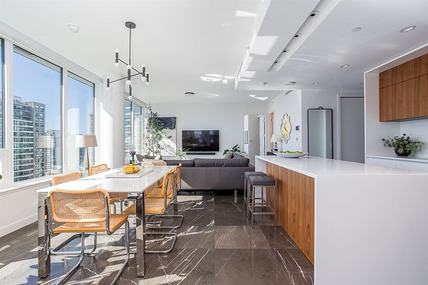 2004 885 Cambie Street