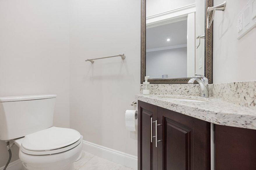 2817 Oliver Crescent