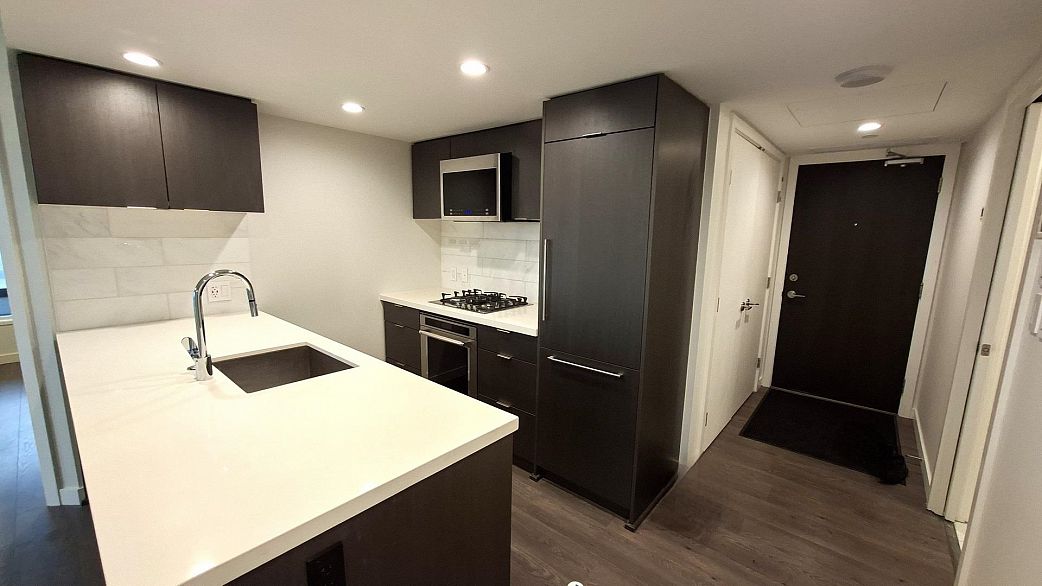 1905 8189 Cambie Street