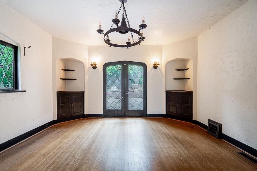 2806 W King Edward Avenue