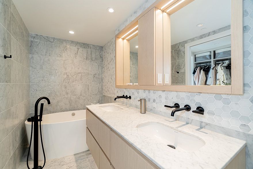 905 1365 Davie Street