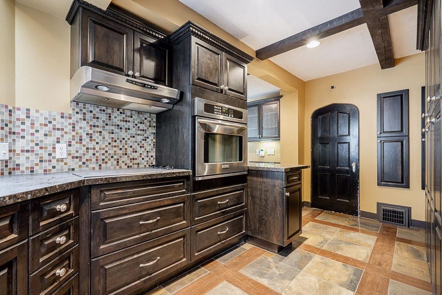 2806 W King Edward Avenue