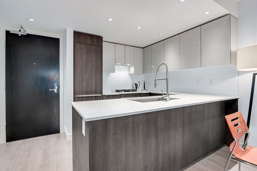 327 1588 E Hastings Street