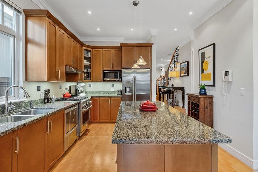 6677 Laburnum Street