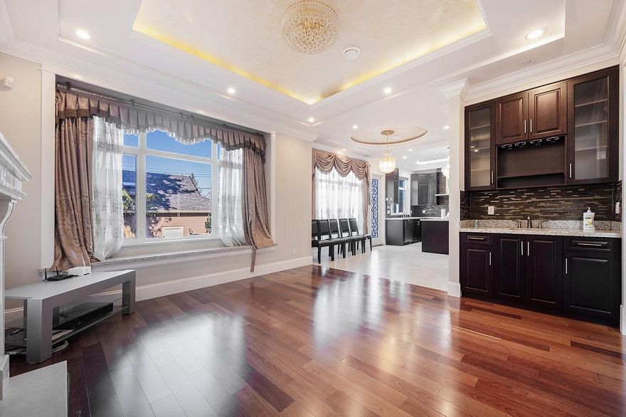 2817 Oliver Crescent