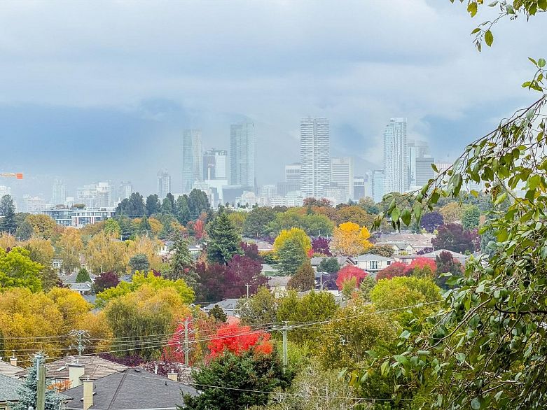 2806 W King Edward Avenue