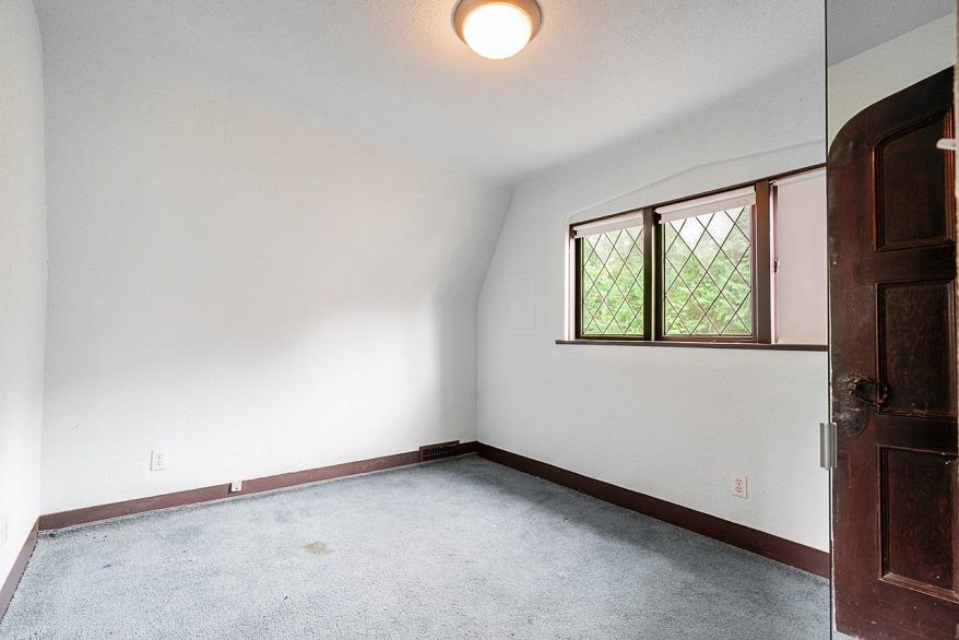 2806 W King Edward Avenue