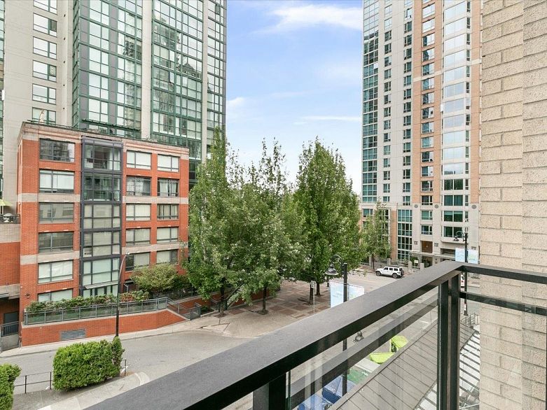 301 1275 Hamilton Street