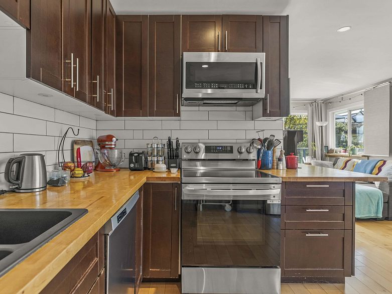 12 2223 Prince Edward Street