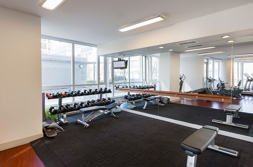 714 833 Seymour Street