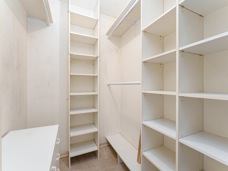 1605 789 Drake Street