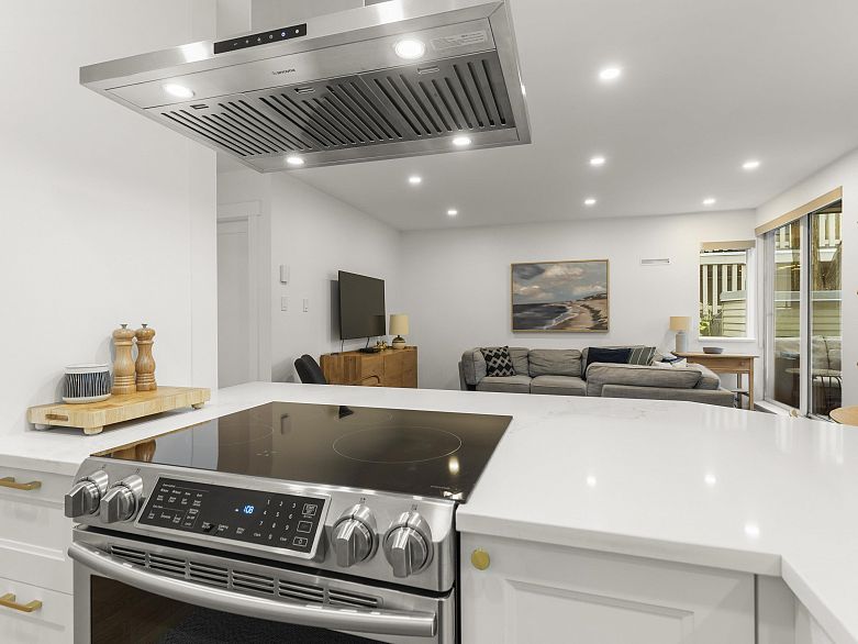 116 1890 W 6th Avenue