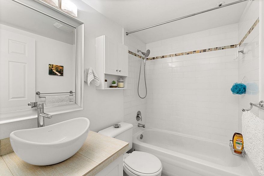 202 1537 Charles Street