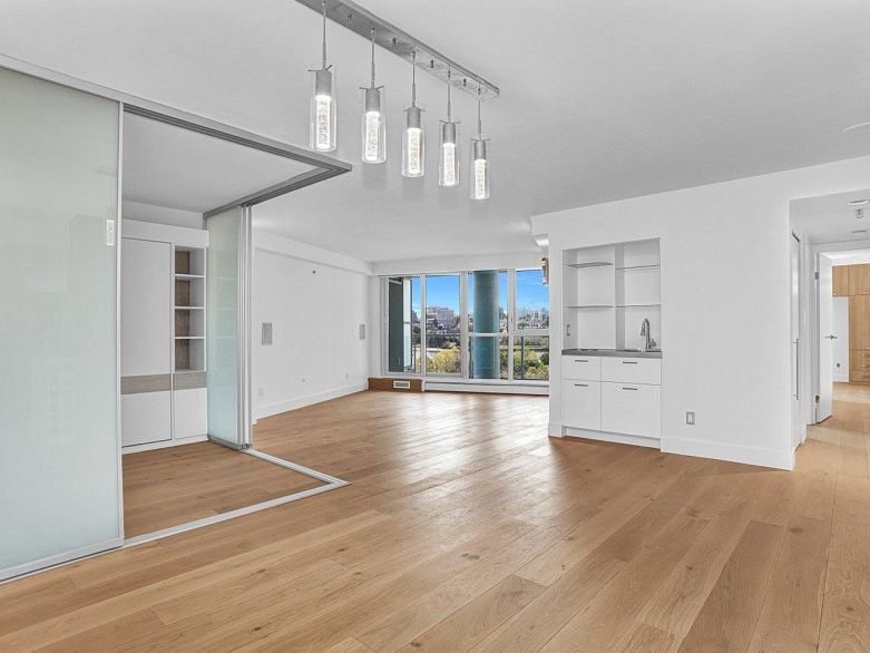 802 1318 Homer Street