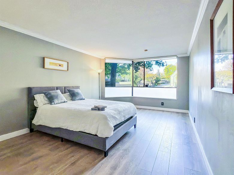 209 2140 Briar Avenue