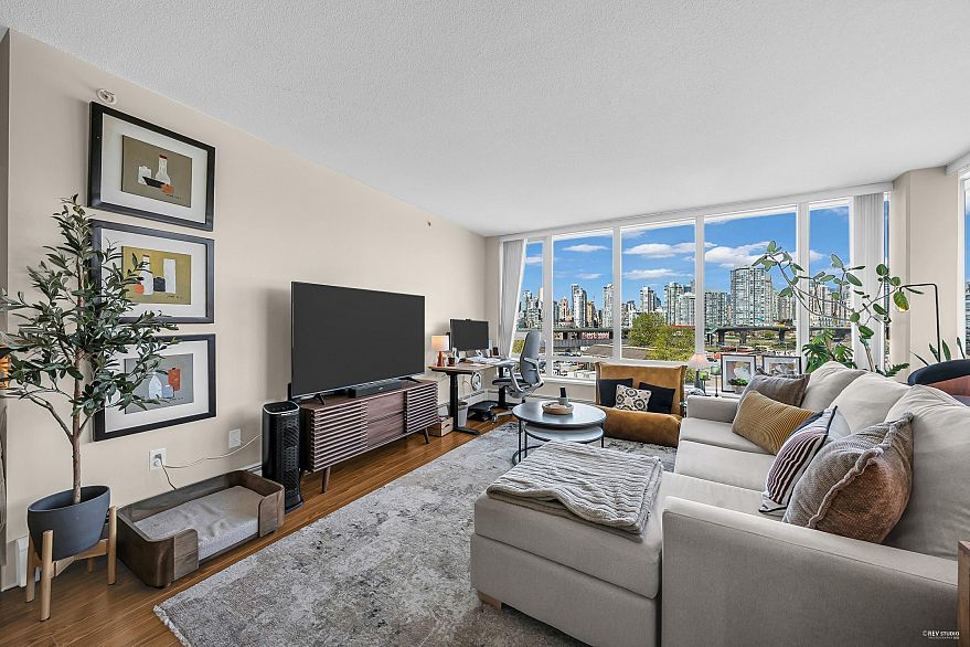 703 1833 Crowe Street