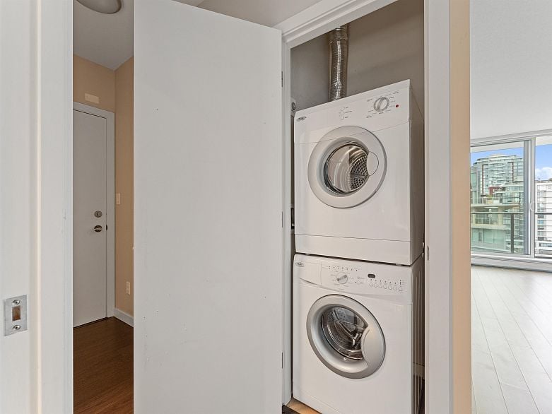 1006 108 W 1st Avenue