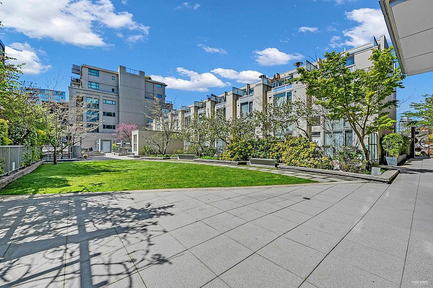 703 1833 Crowe Street