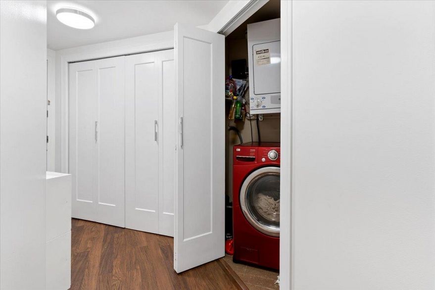 1401 907 Beach Avenue