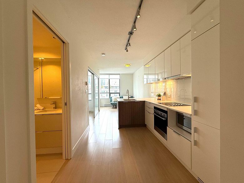 1703 1308 Hornby Street