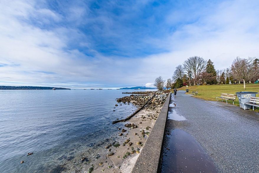 401 2015 BEACH AVENUE, Vancouver BC V6G 1Z3