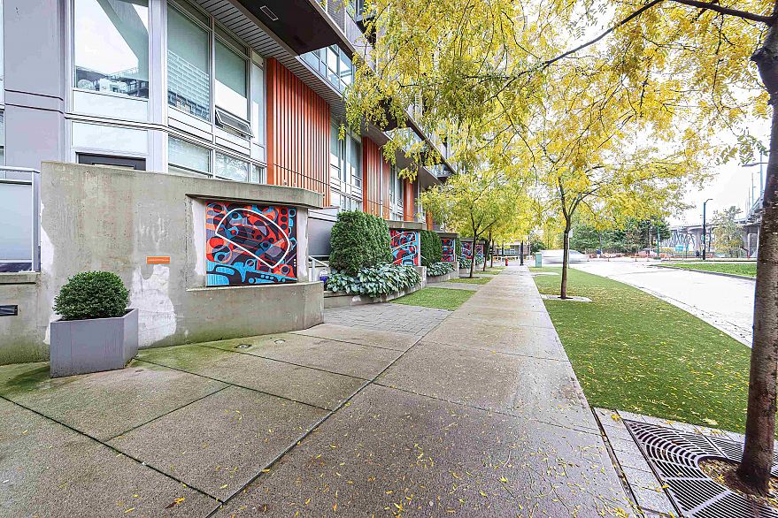 1805 1372 Seymour Street