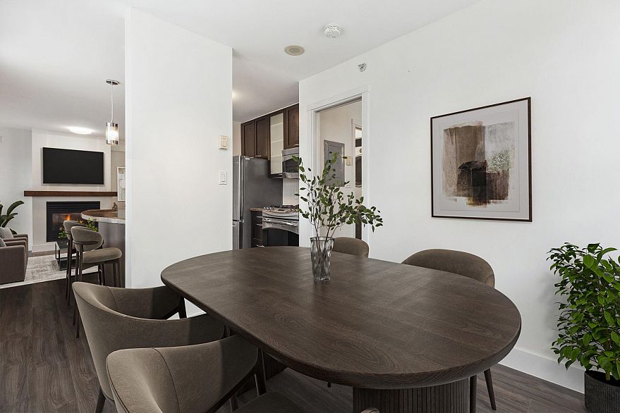 2002 989 Richards Street