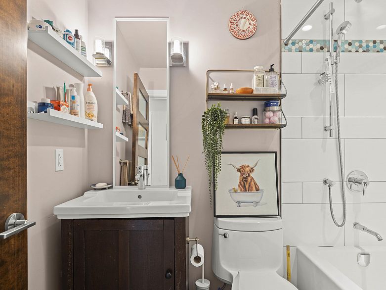 12 2223 Prince Edward Street