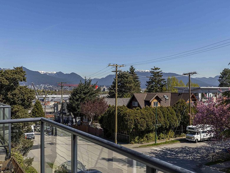 12 2223 Prince Edward Street